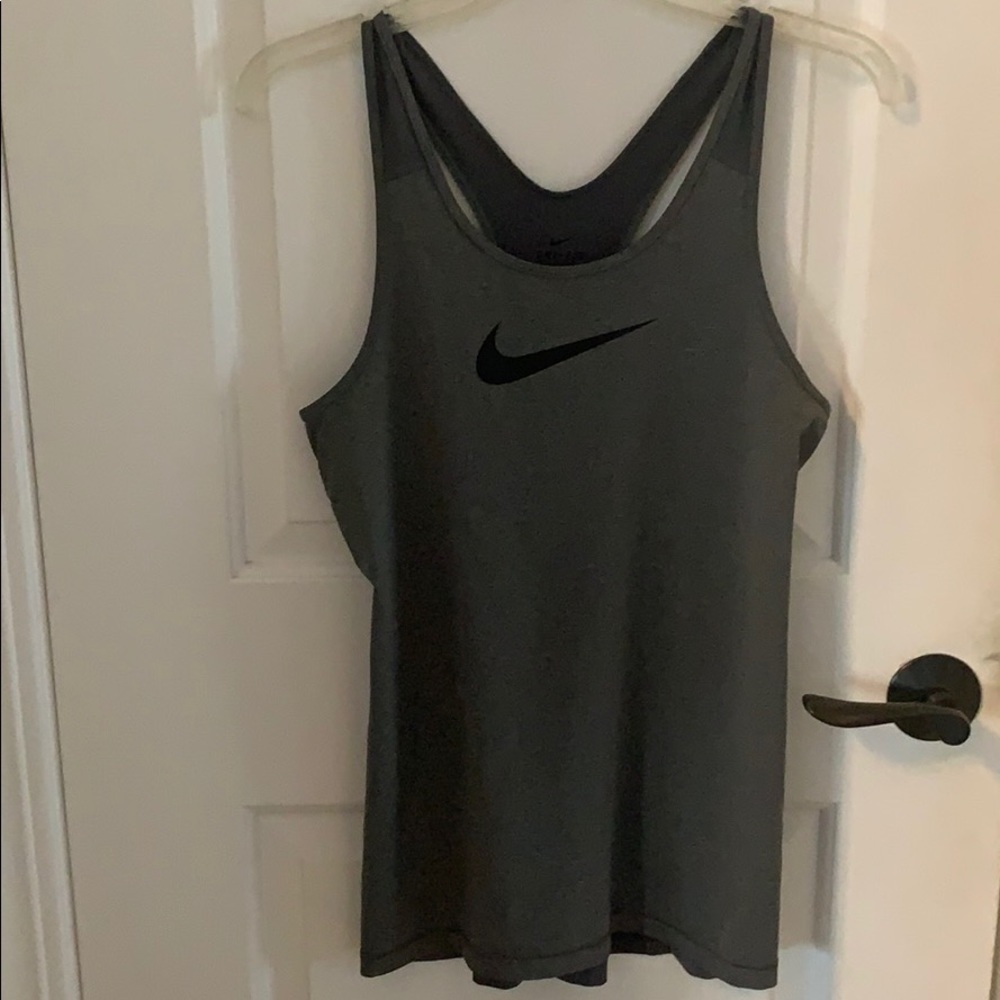 Nike slim fit workout tank top - Picture 2 of 4